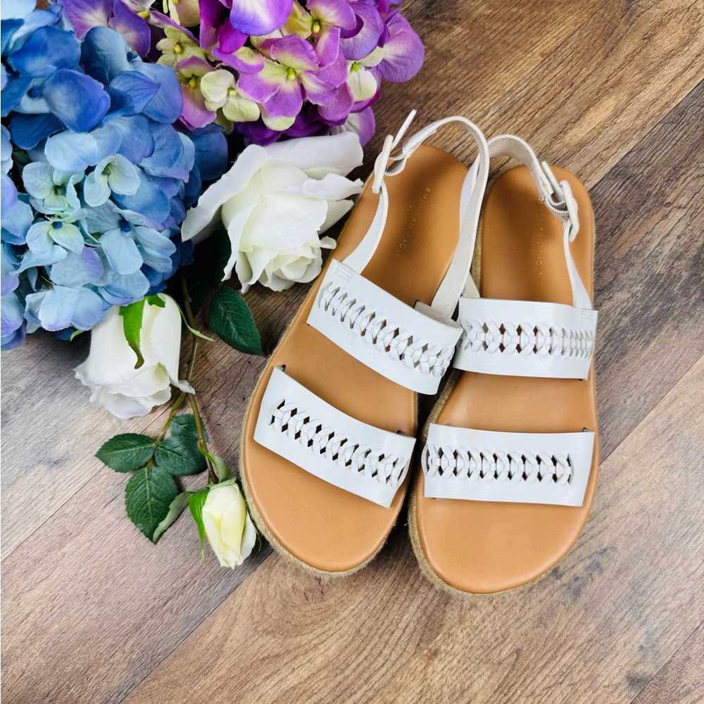 American Eagle Outfitters White Sandals